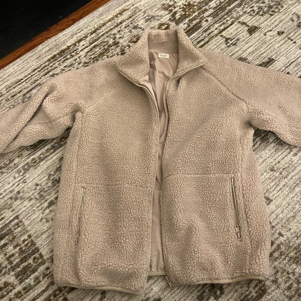 Brandy Melville Sherpa Teddy Bear Jacket ( Zip up with pockets )